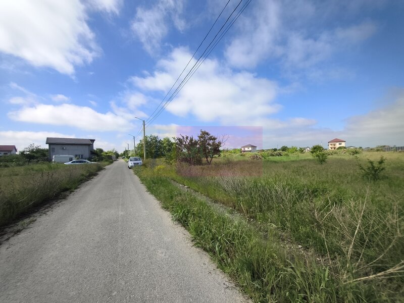 Teren usor accesibil pentru casa la asfalt cu utilitati