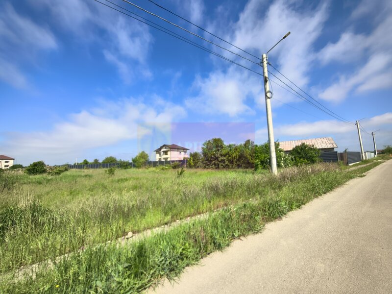 Teren usor accesibil pentru casa la asfalt cu utilitati