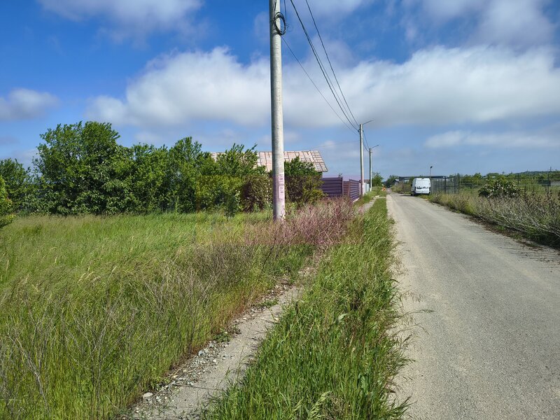 Teren usor accesibil pentru casa la asfalt cu utilitati
